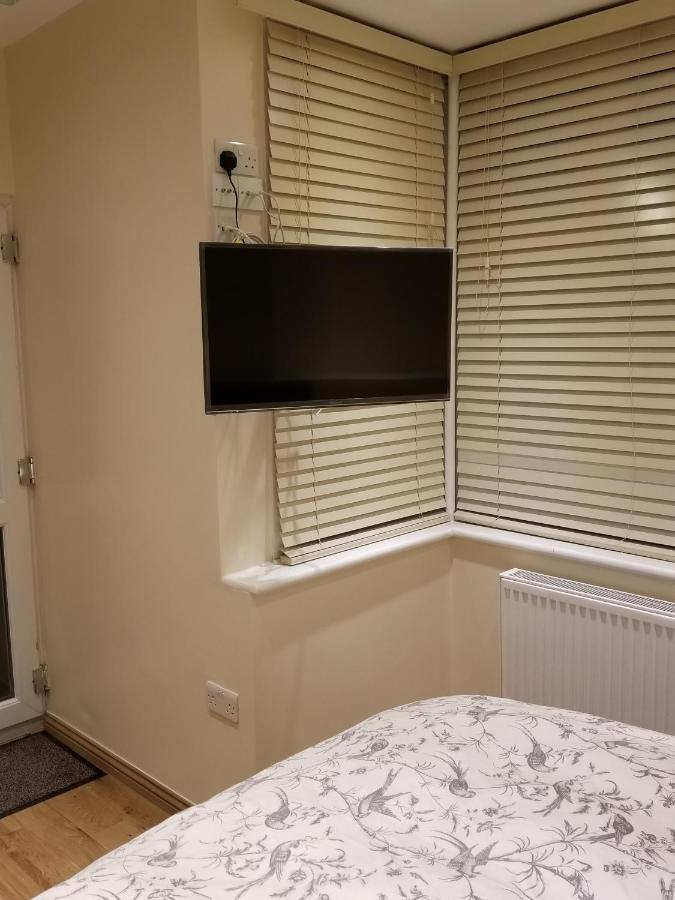 London Luxury Apartments 5 Min Walk From Ilford Station, With Free Parking Free Wifi Экстерьер фото