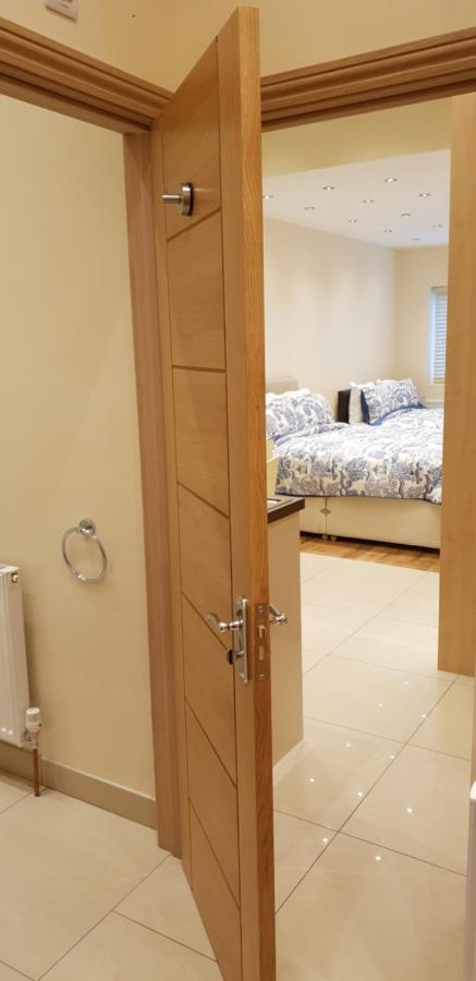 London Luxury Apartments 5 Min Walk From Ilford Station, With Free Parking Free Wifi Экстерьер фото