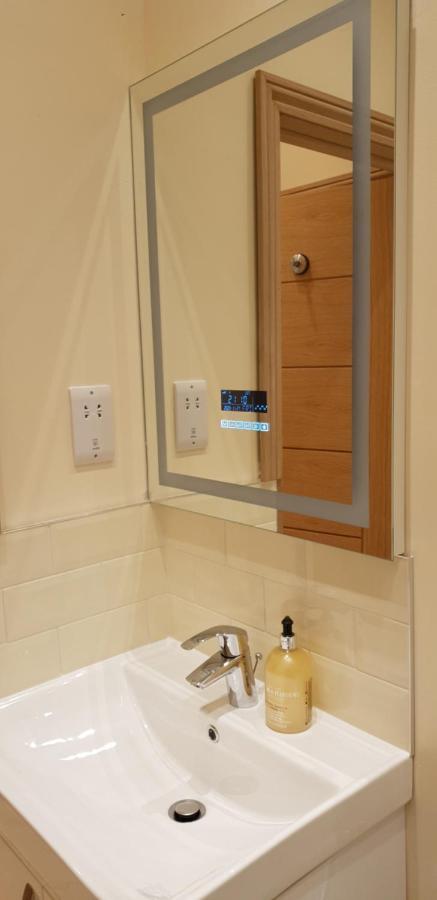 London Luxury Apartments 5 Min Walk From Ilford Station, With Free Parking Free Wifi Экстерьер фото