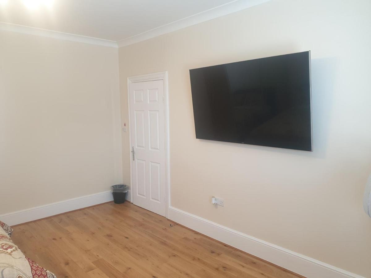 London Luxury Apartments 5 Min Walk From Ilford Station, With Free Parking Free Wifi Экстерьер фото