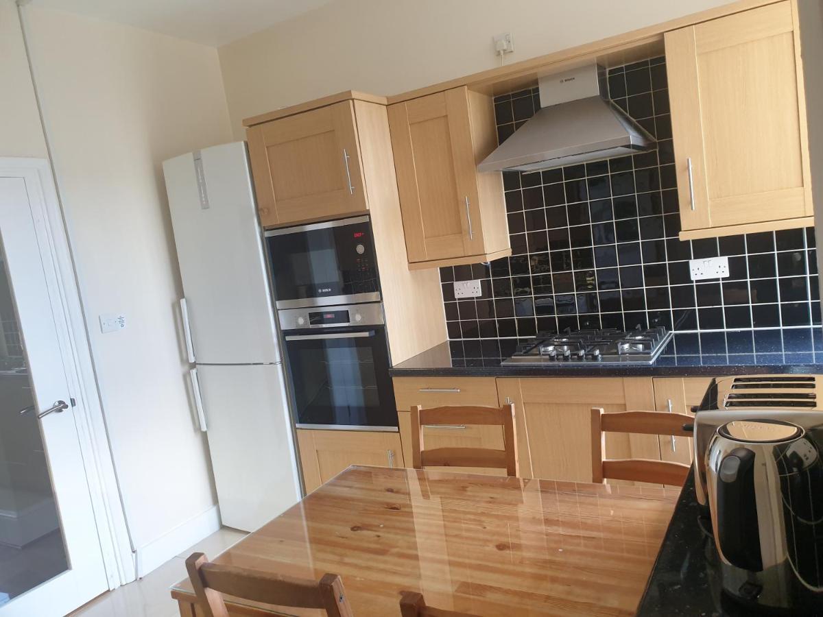 London Luxury Apartments 5 Min Walk From Ilford Station, With Free Parking Free Wifi Экстерьер фото