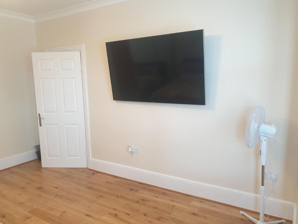 London Luxury Apartments 5 Min Walk From Ilford Station, With Free Parking Free Wifi Экстерьер фото