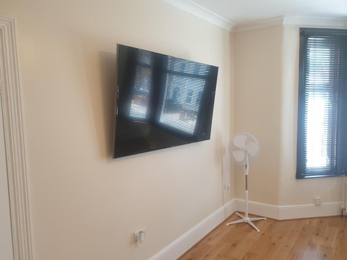 London Luxury Apartments 5 Min Walk From Ilford Station, With Free Parking Free Wifi Экстерьер фото