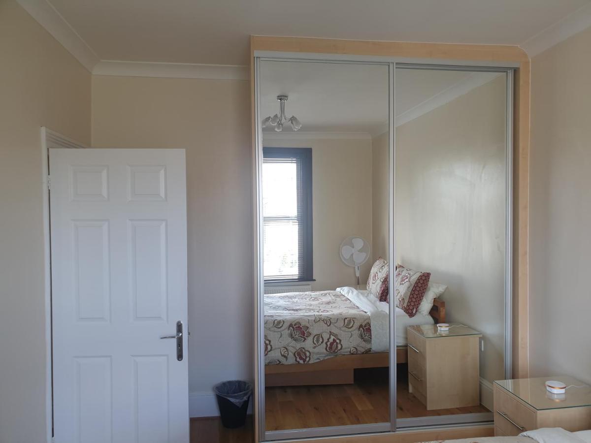 London Luxury Apartments 5 Min Walk From Ilford Station, With Free Parking Free Wifi Экстерьер фото