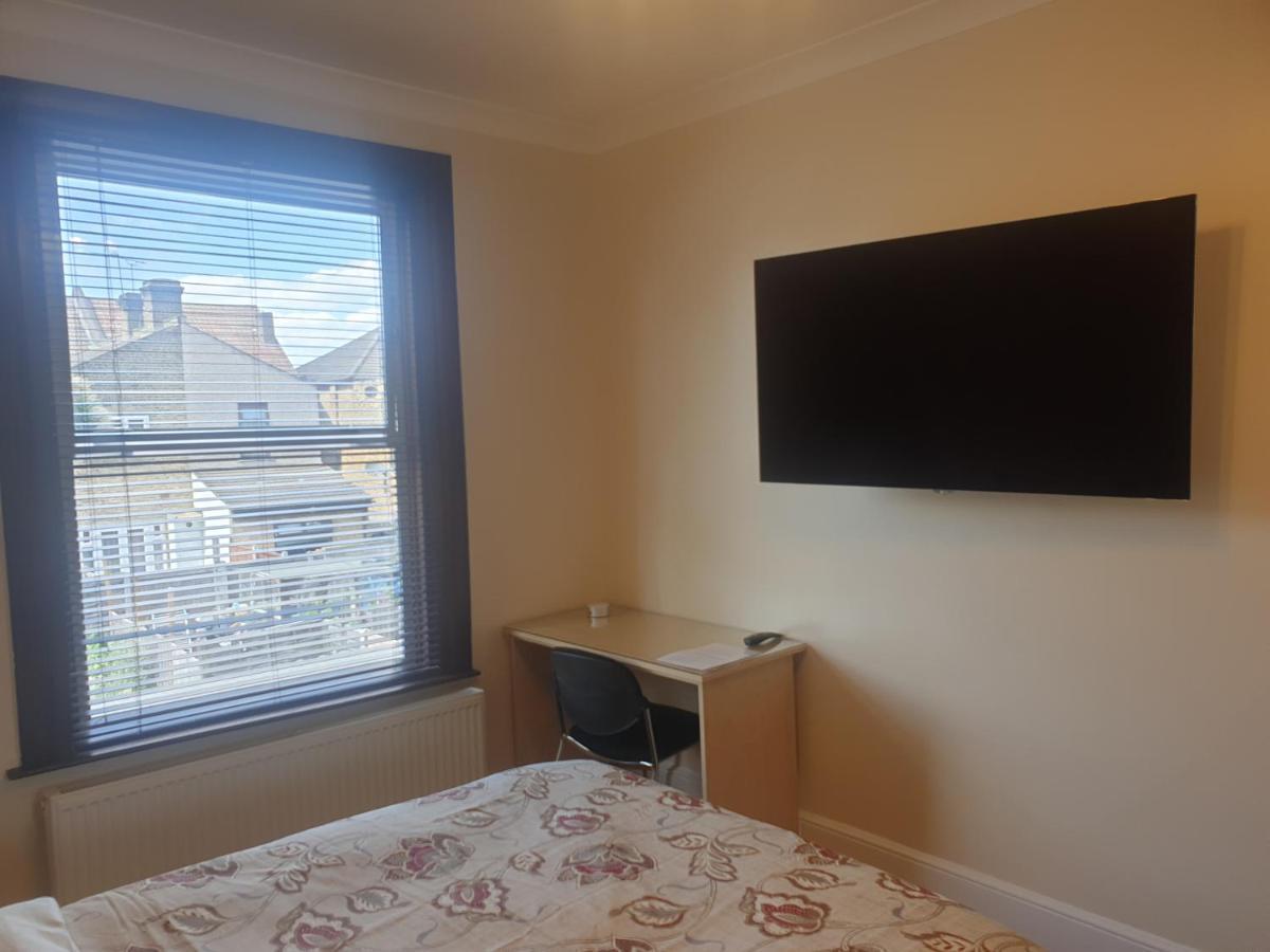 London Luxury Apartments 5 Min Walk From Ilford Station, With Free Parking Free Wifi Экстерьер фото